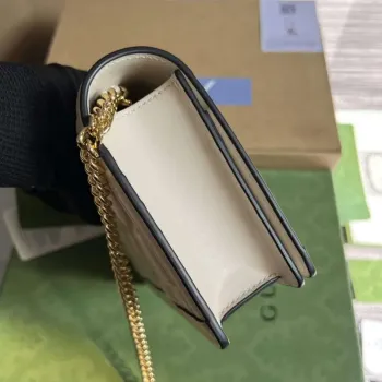 Gucci 723787 GG Matelassé řetězová peněženka bílá