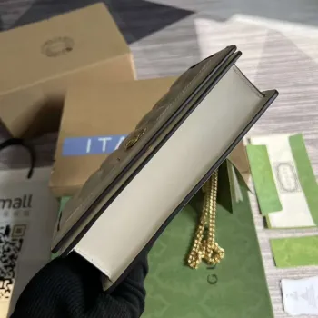 Gucci 723787 GG Matelassé řetězová peněženka bílá