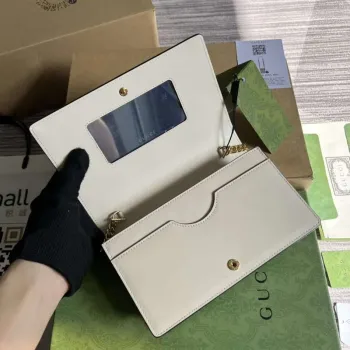 Gucci 723787 GG Matelassé řetězová peněženka bílá