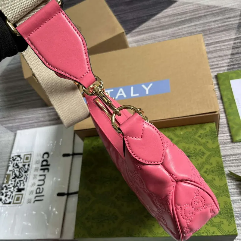 Gucci 739709 GG Matelassé Malá ramenní taška Růžová