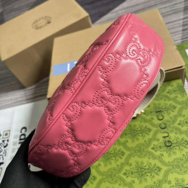 Gucci 739709 GG Matelassé Malá ramenní taška Růžová
