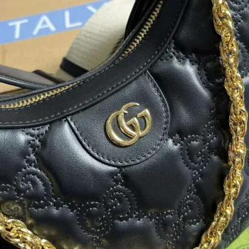 Gucci 739709 GG Matelassé Malá Ramenní Taška Černá