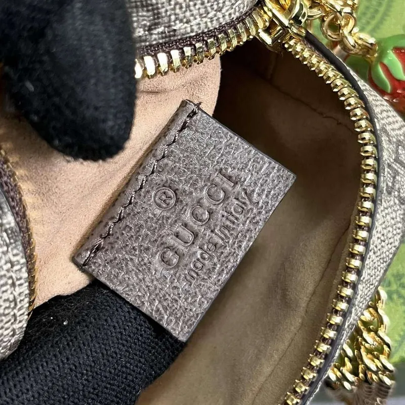 Gucci 726252 peněženka na mince s jahodovým motivem a dvojitým G hnědá