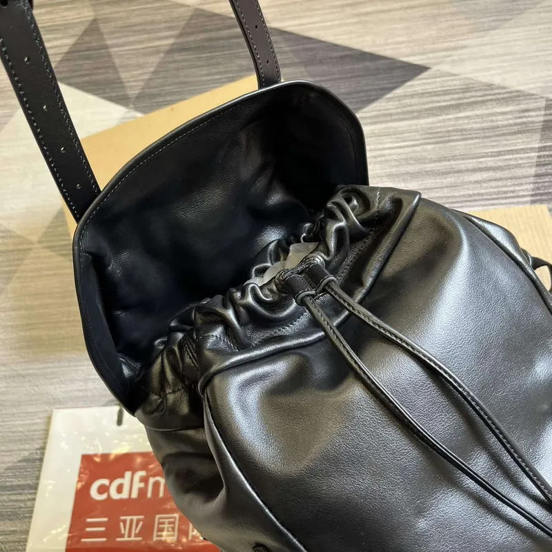 Batoh Gucci 725657 s tónovým dvojitým G černý