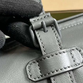 Gucci 725701 Malá sportovní taška s tónovým Double G Šedá