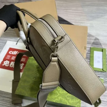 Gucci 658573 Pánská taška s embosovaným GG Taupe