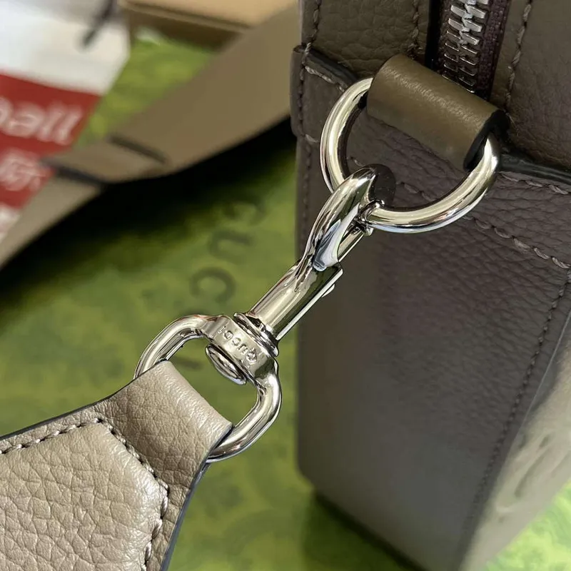 Gucci 658573 Pánská taška s embosovaným GG Taupe