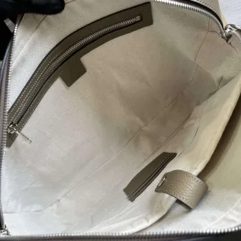 Gucci 658573 Pánská taška s embosovaným GG Taupe