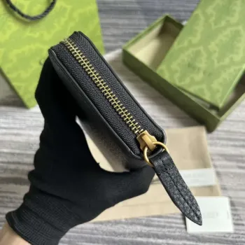 Gucci 750458 Zip peněženka s propleteným G pythonovým mašlí černá