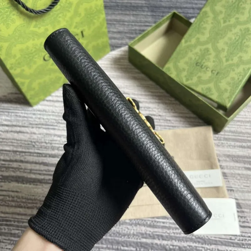 Gucci 750458 Zip peněženka s propleteným G pythonovým mašlí černá