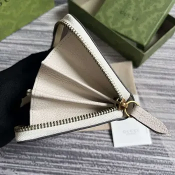 Gucci 750458 zipová peněženka s propletenou G pythonovou mašlí bílá