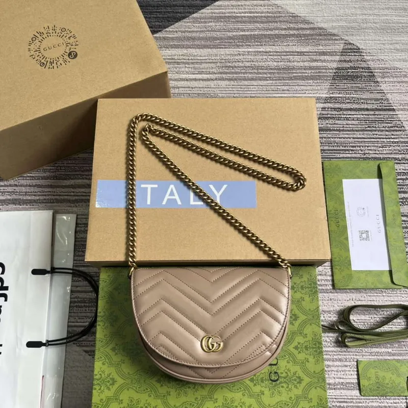 Gucci 746431 GG Marmont Matelassé Chain Mini Bag Mléčný čaj