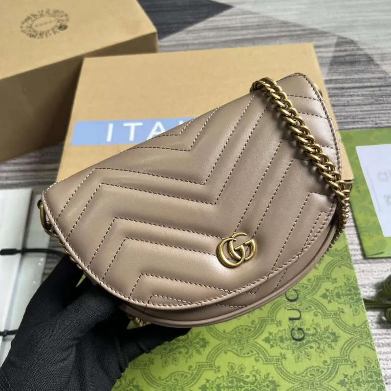 Gucci 746431 GG Marmont Matelassé Chain Mini Bag Mléčný čaj