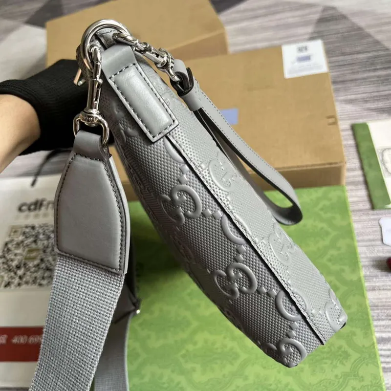 Gucci 696009 GG Embossed Střední Messenger Taška Šedá