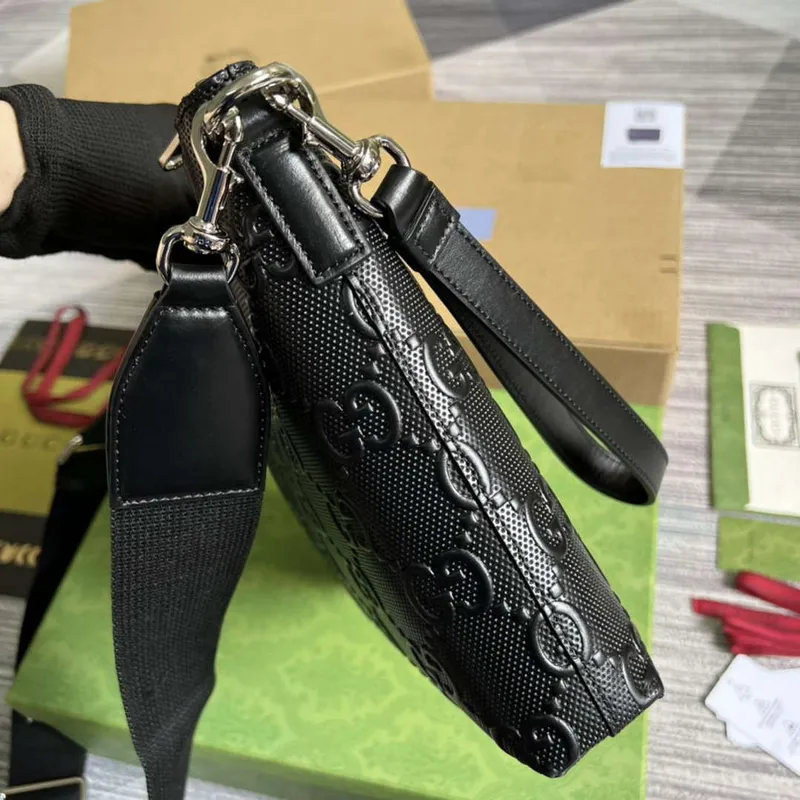Gucci 696009 GG Embossed Střední Messenger Taška Černá