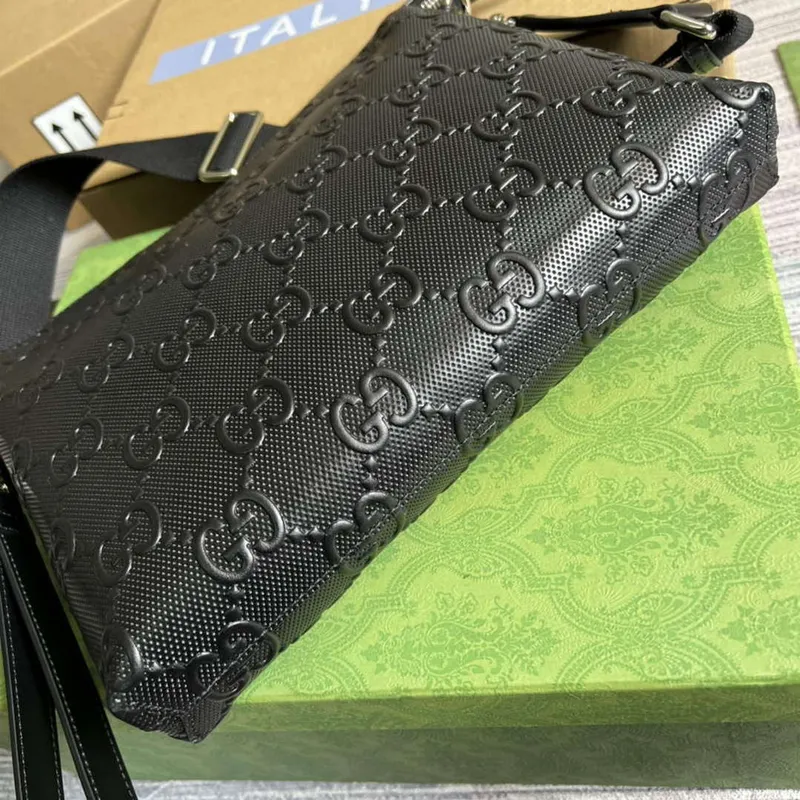 Gucci 696009 GG Embossed Střední Messenger Taška Černá