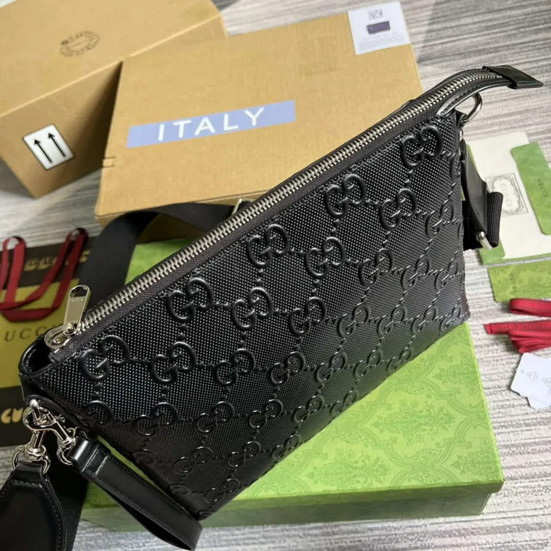 Gucci 696009 GG Embossed Střední Messenger Taška Černá