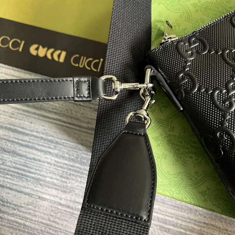 Gucci 696009 GG Embossed Střední Messenger Taška Černá