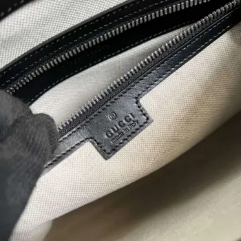 Gucci 696009 GG Embossed Střední Messenger Taška Černá