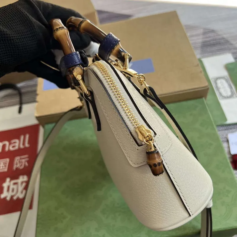 Gucci 715775 Gucci Diana Mini Tote Bag Bílá kůže