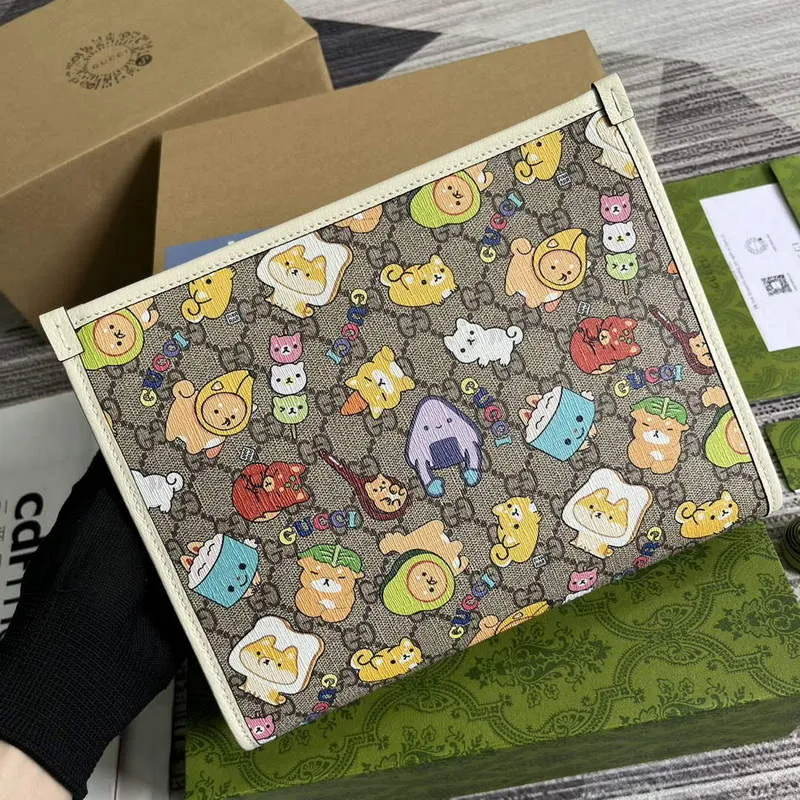 Gucci 736753 toaletní taška s potiskem zvířat