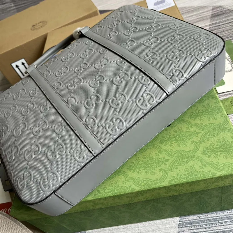 Gucci 658573 Pánská taška s embosovaným GG šedá