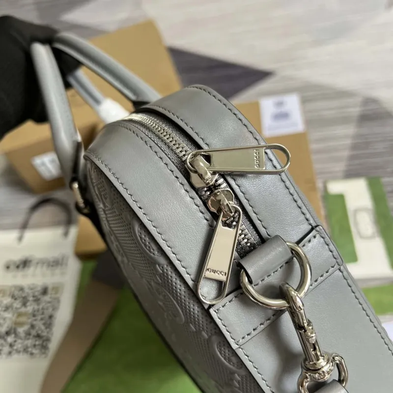 Gucci 658573 Pánská taška s embosovaným GG šedá