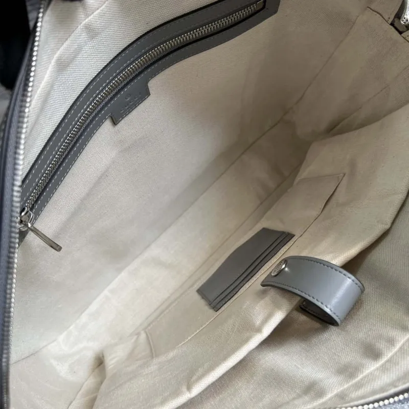 Gucci 658573 Pánská taška s embosovaným GG šedá