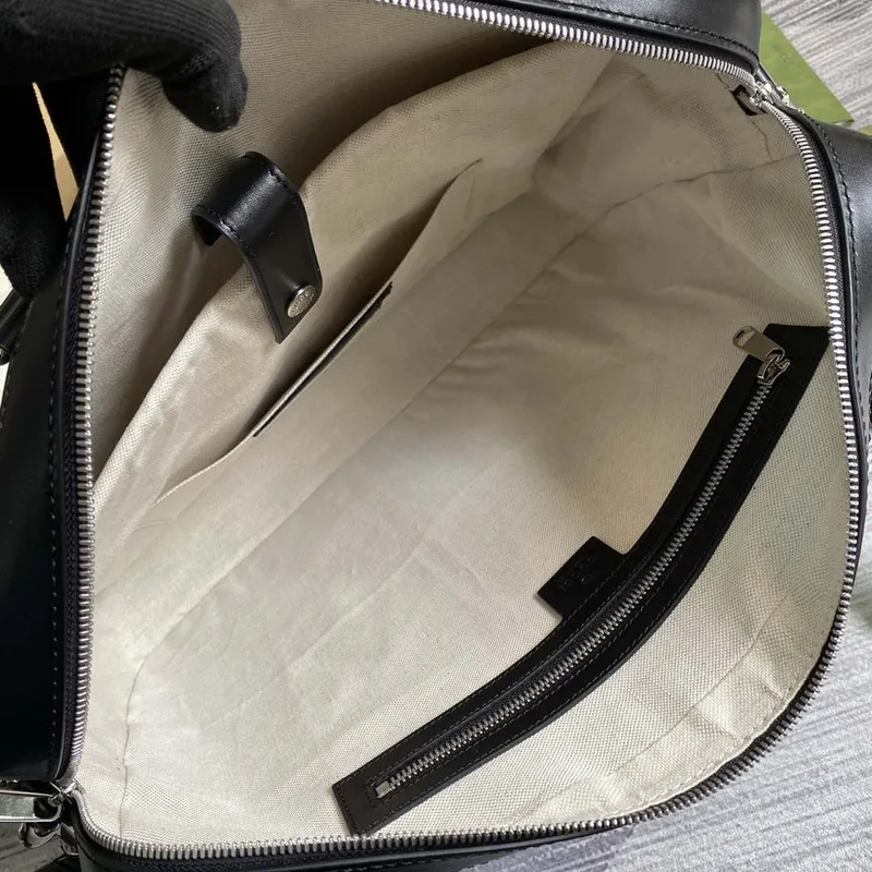 Gucci 658573 Pánská taška s embosovaným GG černá