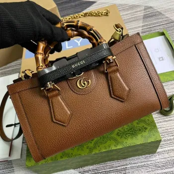 Gucci 735153 Gucci Diana Malá Kabelka přes Rameno Hnědá