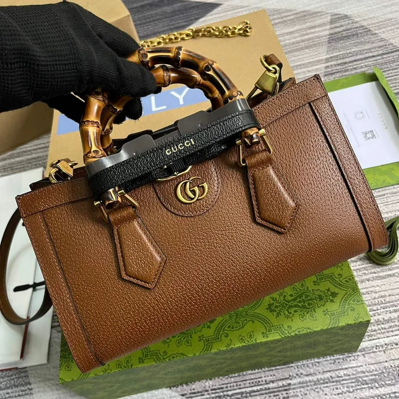 Gucci 735153 Gucci Diana Malá Kabelka přes Rameno Hnědá