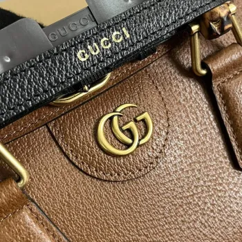Gucci 735153 Gucci Diana Malá Kabelka přes Rameno Hnědá