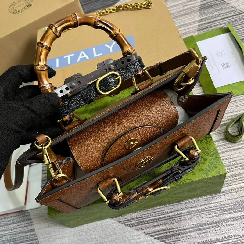 Gucci 735153 Gucci Diana Malá Kabelka přes Rameno Hnědá