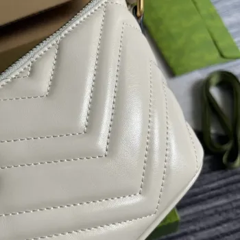 Gucci 739166 GG Marmont ramenní taška Bílá