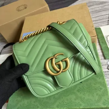 Gucci 739682 GG Marmont Matelassé mini tote bag Světle zelená