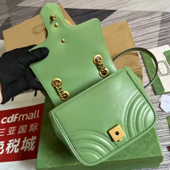 Gucci 739682 GG Marmont Matelassé mini tote bag Světle zelená