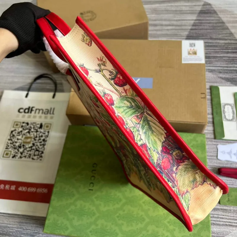 Gucci 550763 Dětská taška s potiskem pohádky Velká červená tote taška