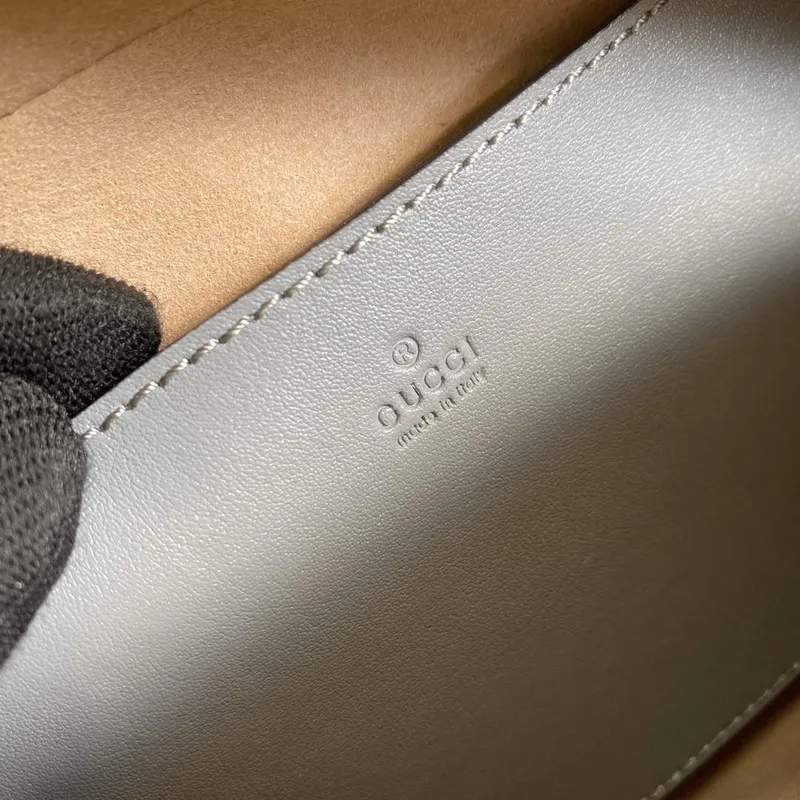 Gucci 447632 GG Marmont malá ramenní taška šedá