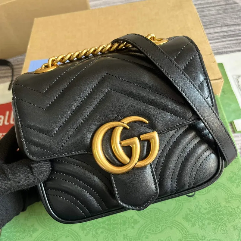 Gucci 739682 GG Marmont Matelassé mini taška černá