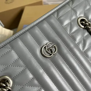 Gucci 675796 GG Marmont střední tote taška Šedá