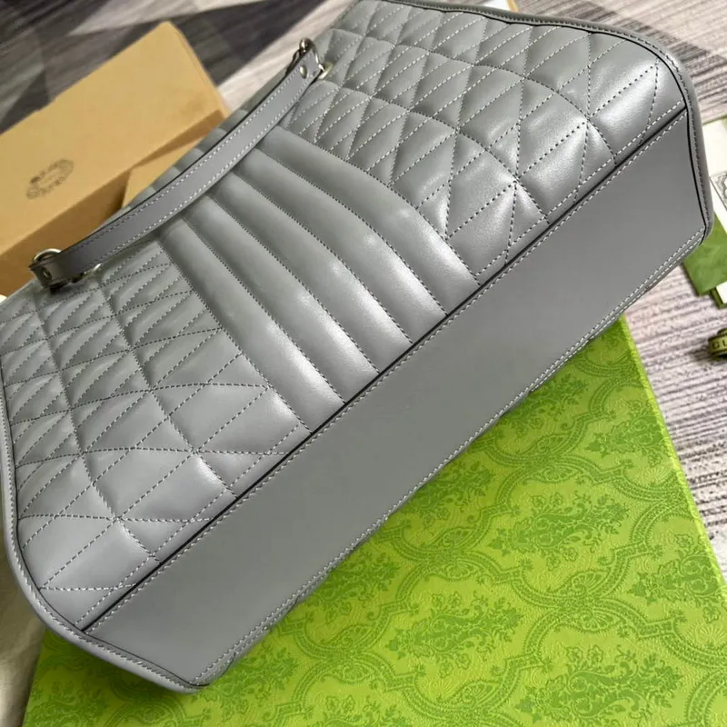 Gucci 675796 GG Marmont střední tote taška Šedá