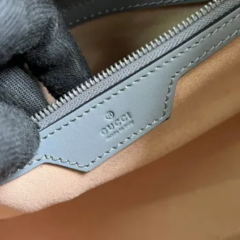 Gucci 675796 GG Marmont střední tote taška Šedá