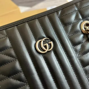 Gucci 675796 GG Marmont střední taška přes rameno černá