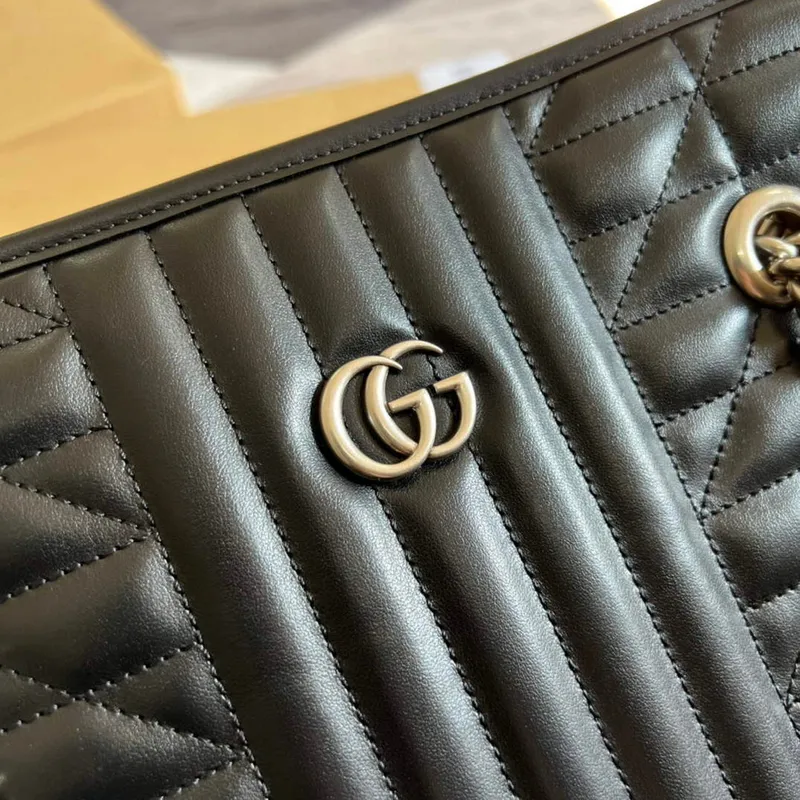 Gucci 675796 GG Marmont střední taška přes rameno černá