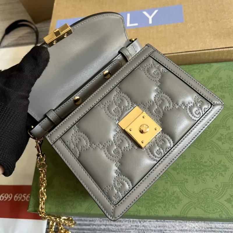 Gucci 724499 GG Matelassé Malá taška s horním uchopem Šedá