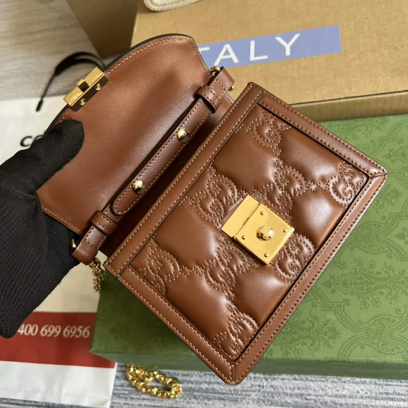 Gucci 724499 GG Matelassé Malá kabelka s horním uchem Hnědá