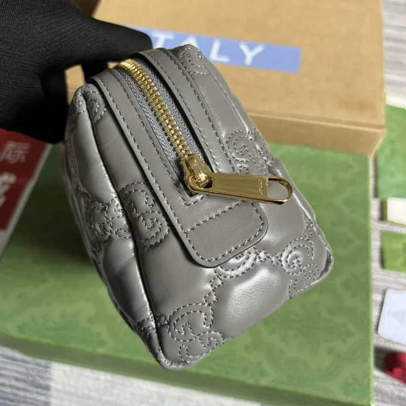 Gucci 726047 GG Matelassé kosmetická taška šedá
