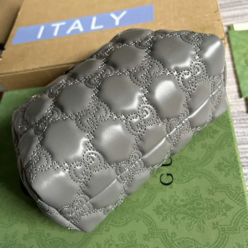 Gucci 726047 GG Matelassé kosmetická taška šedá