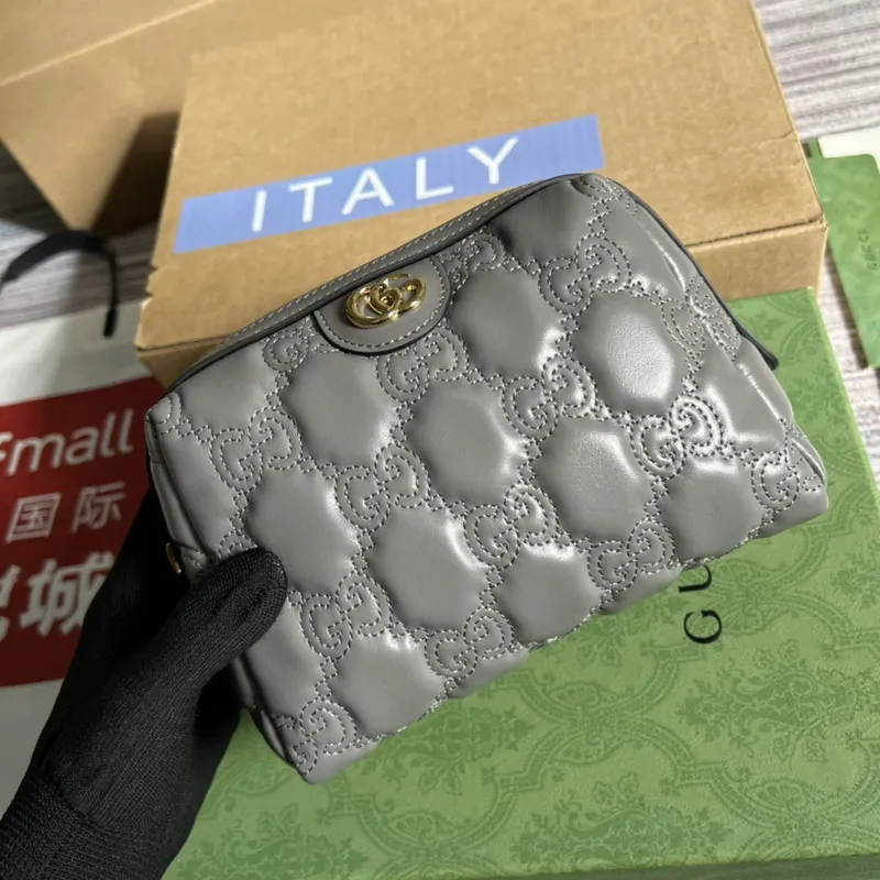 Gucci 726047 GG Matelassé kosmetická taška šedá