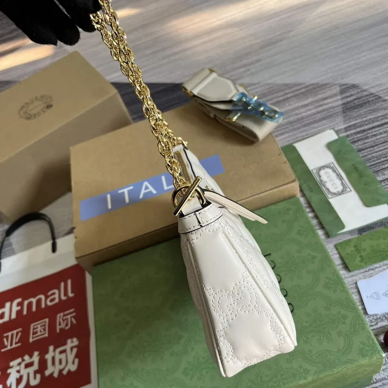 Gucci 735049 GG Matelassé Kabelka Bílá